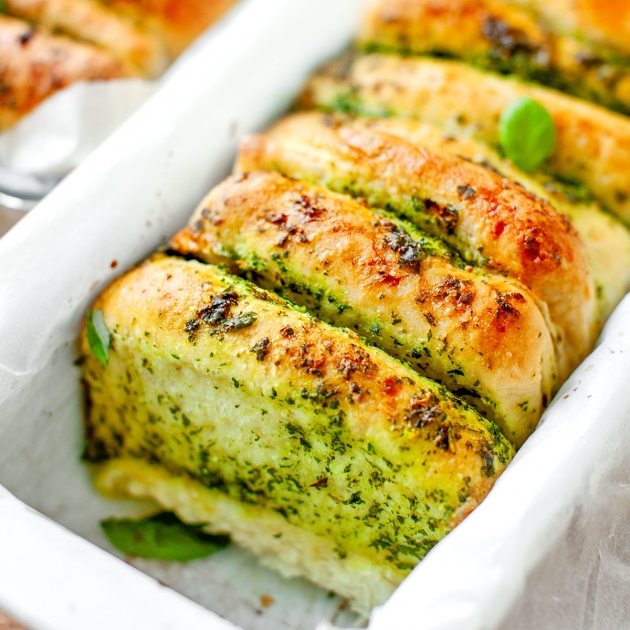 Chlebek z masłem czosnkowym