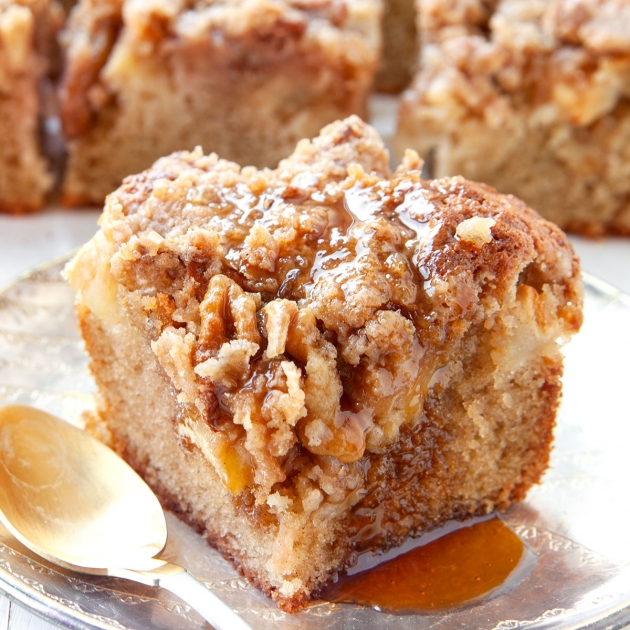 Ciasto cynamonowe z jabłkami i orzechami