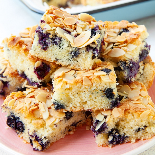 Ciasto migdałowe z borówkami