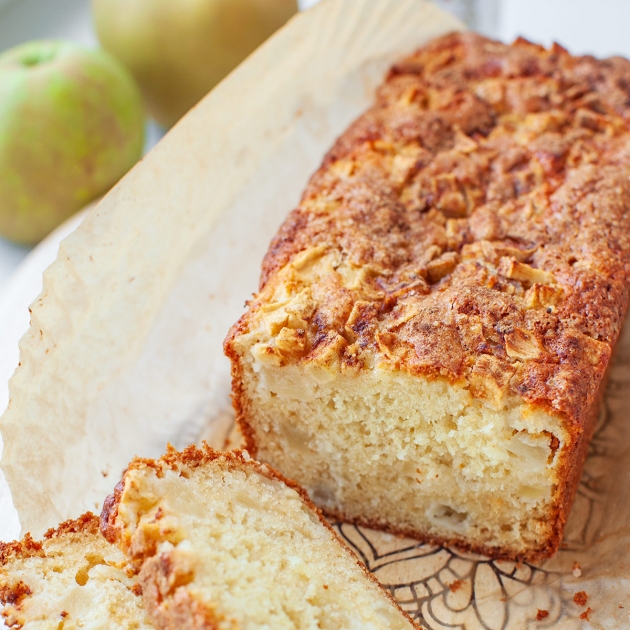 Ciasto z jabłkami i skyrem