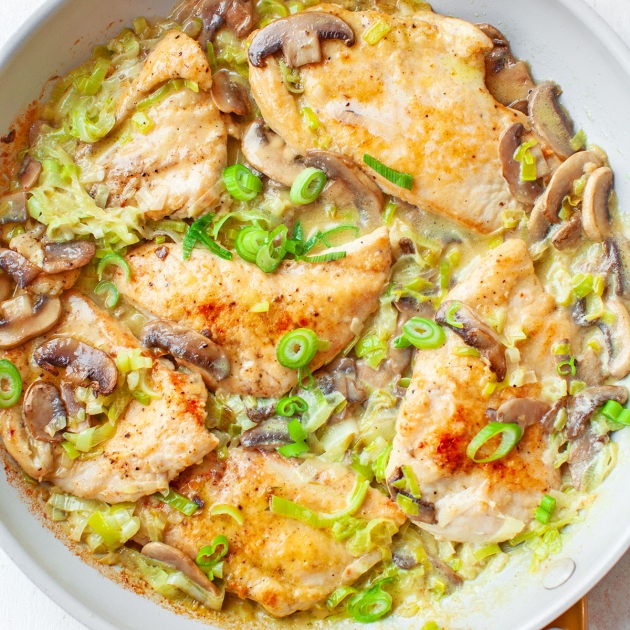 Eskalopki drobiowe w sosie z porem i pieczarkami