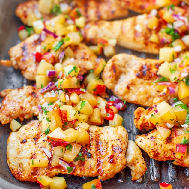 Filety drobiowe z salsą śliwkową