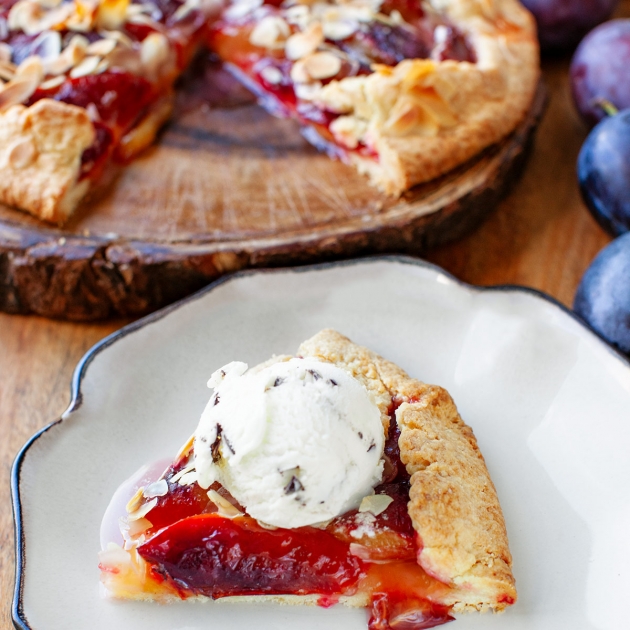 Galette ze śliwkami