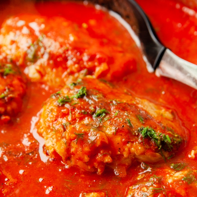 Gołąbki bez zawijania gotowane w sosie pomidorowym