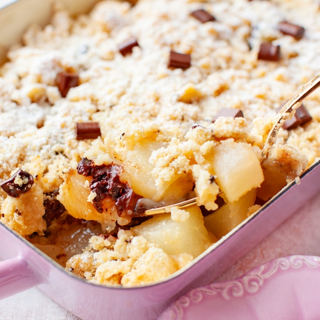 Gruszki pod kruszonką z czekoladą