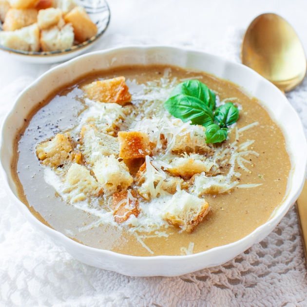 Grzybowa z grzankami