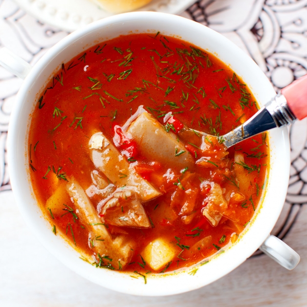 Zupa gulaszowa z boczniaków