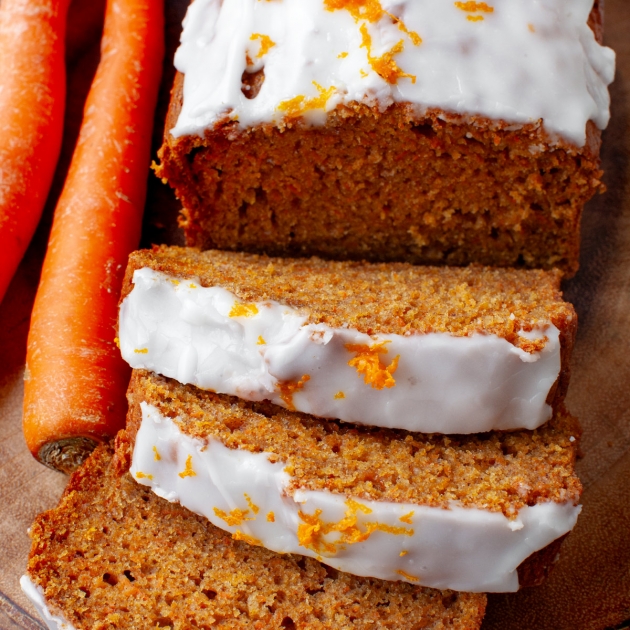 Jogurtowe ciasto marchewkowe