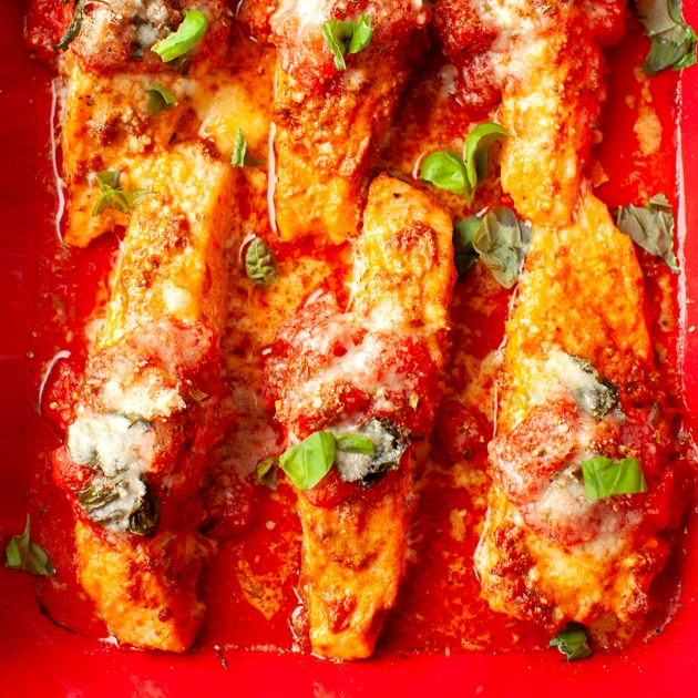 Łosoś pieczony w czerwonym pesto