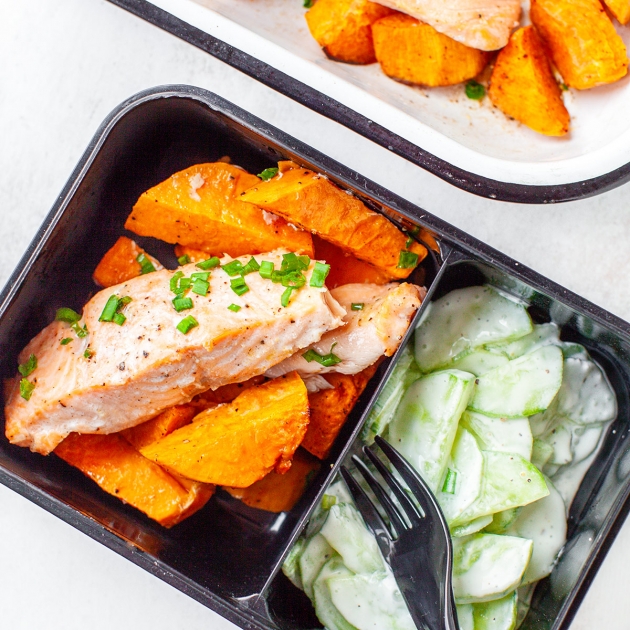 Łosoś pieczony z batatami