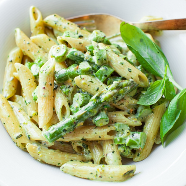 Makaron z pesto pistacjowym i szparagami