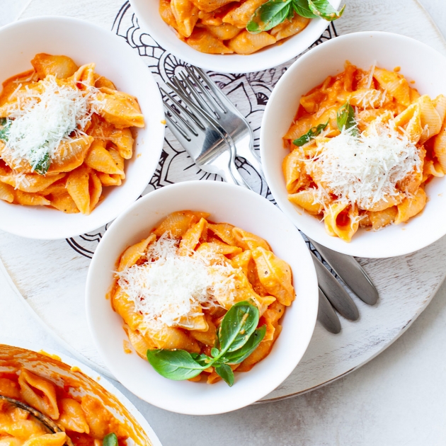 Makaron z sosem pomidorowym