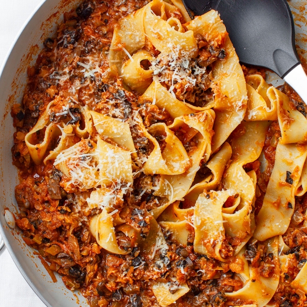 Makaron z warzywnym ragù