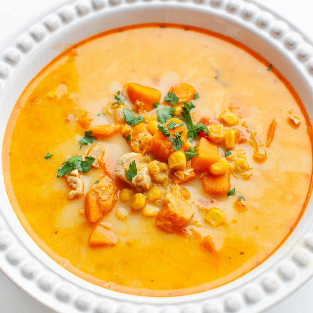 Meksykańska zupa z dynią, kurczakiem i kukurydzą