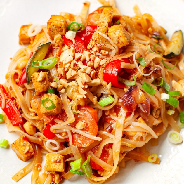 Pad Thai z tofu i warzywami