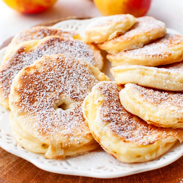 Placki z krążkami jabłek