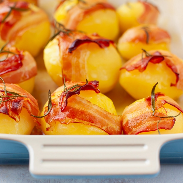 Pieczone ziemniaki w boczku