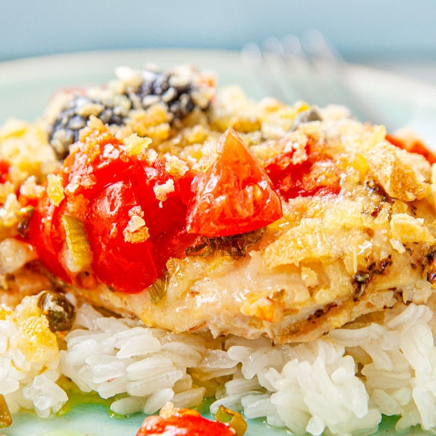 Pieczony filet kurczaka z chrupiącą posypką panko