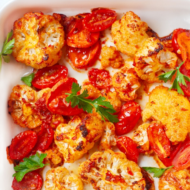 Pieczony kalafior z ajvarem