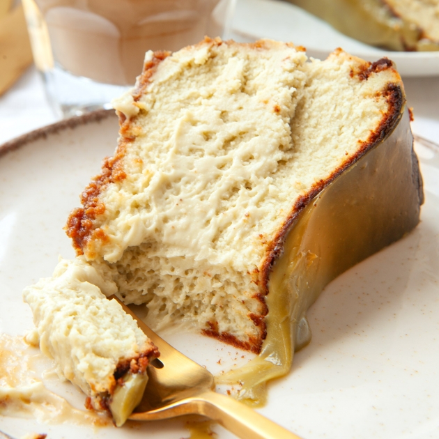 Pistacjowy sernik baskijski