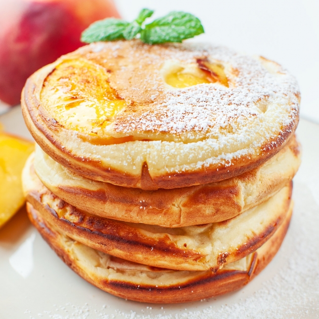 Placki z brzoskwiniami