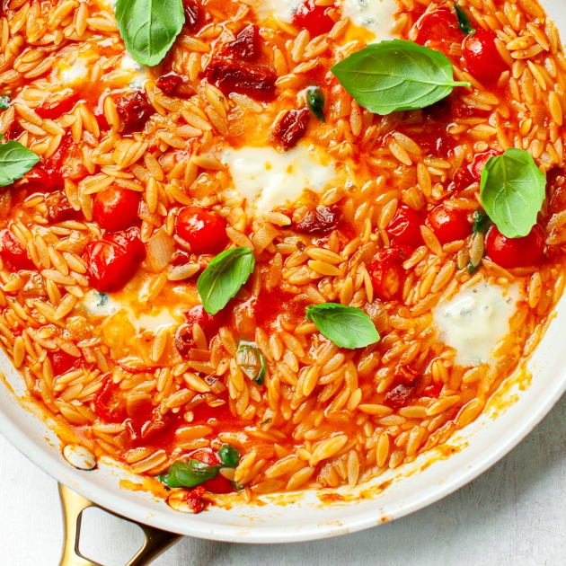 Pomidorowe Orzo z gorgonzolą