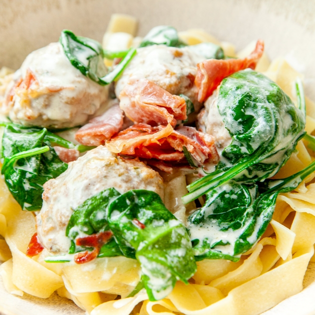 Pieczone pulpeciki drobiowe z suszonymi pomidorami