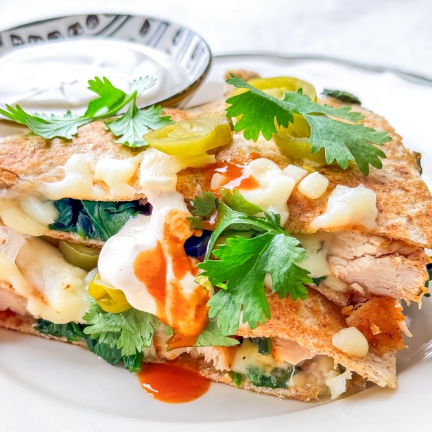 Quesadilla z kurczakiem, szpinakiem i serem