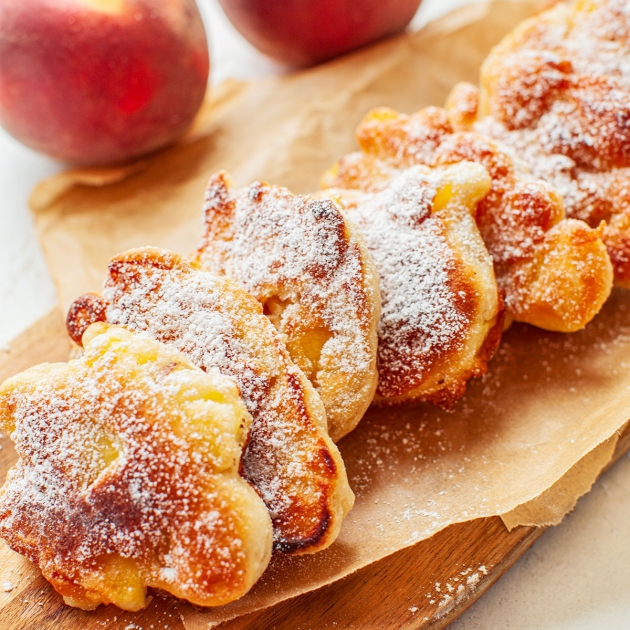 Racuchy z brzoskwiniami