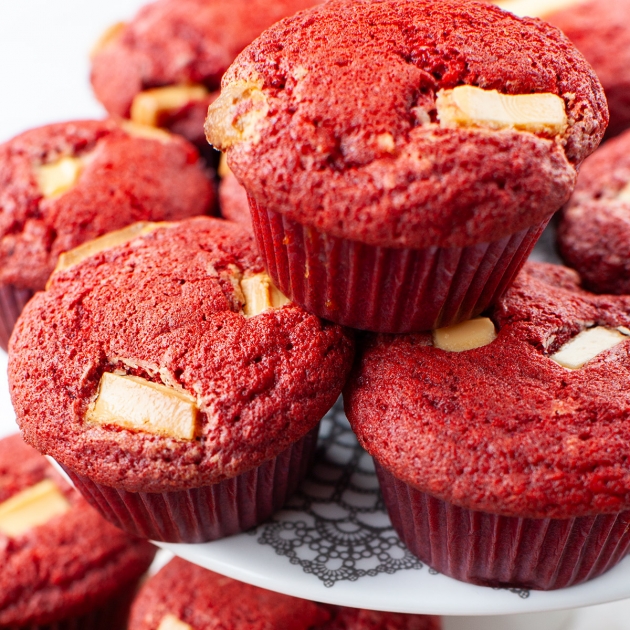 Muffinki Red velvet z białą czekoladą