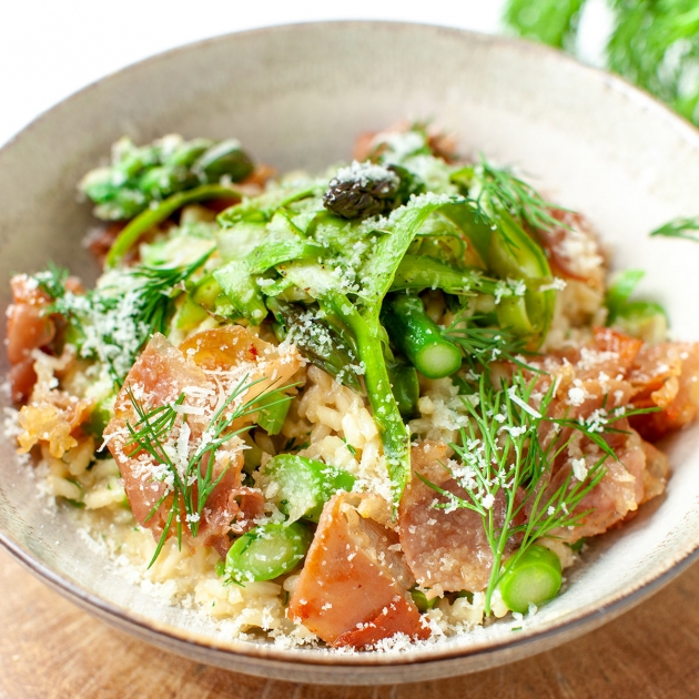 Risotto ze szparagami i suszoną szynką