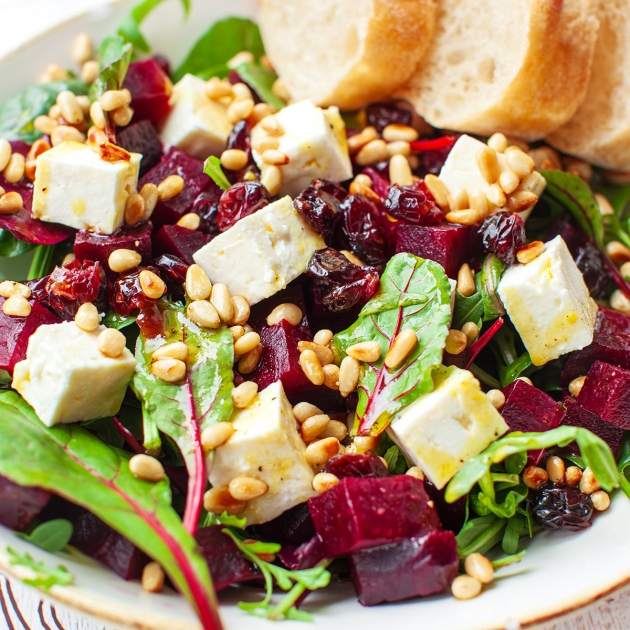 Sałatka z burakiem i fetą
