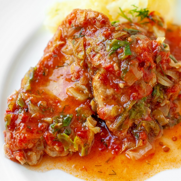 Schab gotowany w młodej kapuście