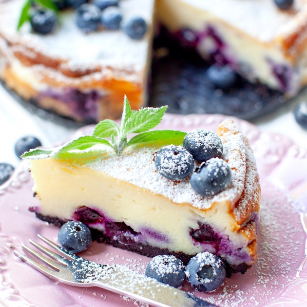Sernik mascarpone z borówkami