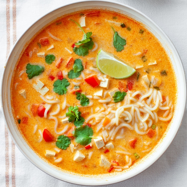 Tajska zupa curry z noodlami