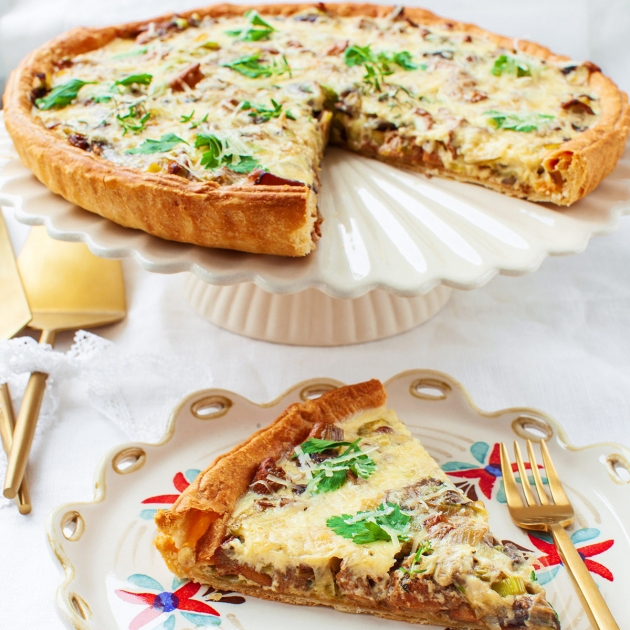 Tarta z grzybami leśnymi, pieczarkami i porem