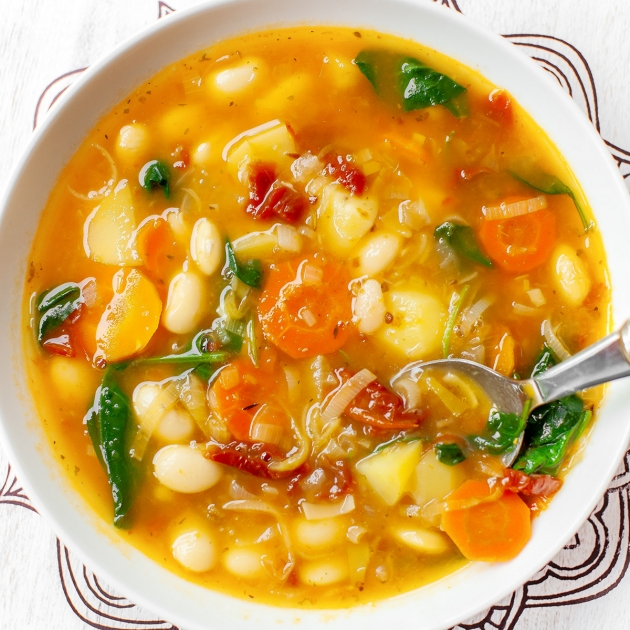 Toskańska zupa z białej fasoli