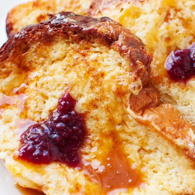 Tosty francuskie z solonym karmelem