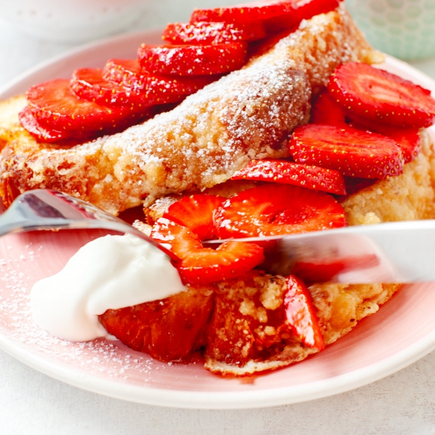 Tosty francuskie z truskawkami