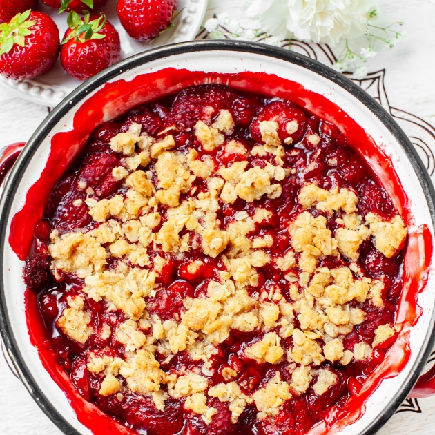 Truskawki zapiekane pod kruszonką