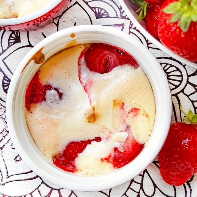 Truskawki zapiekane w koglu moglu