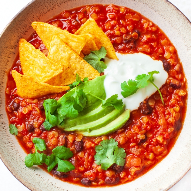 Wegańskie chili z soczewicą i fasolą