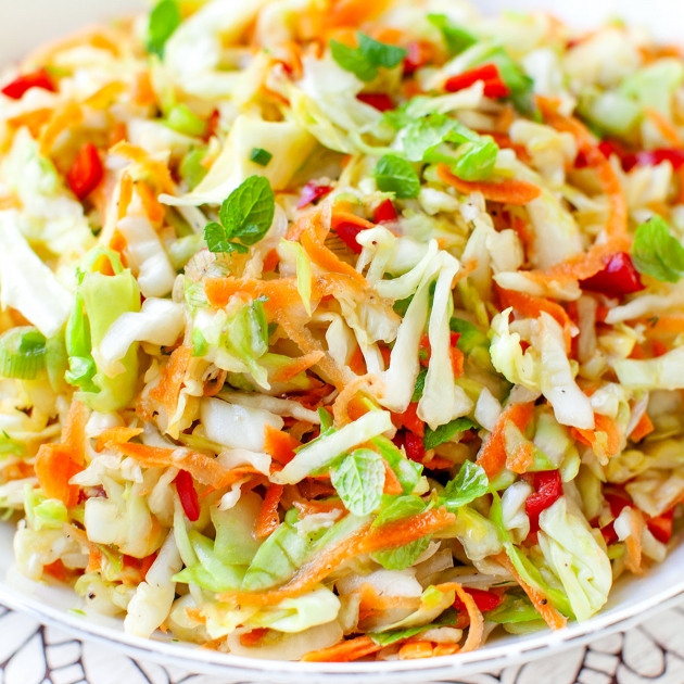 Wietnamska surówka z młodą kapustą