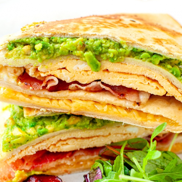 Wrap śniadaniowy z tortilli