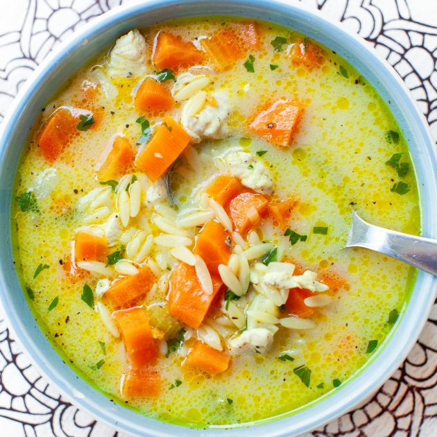 Zupa z kurczakiem i makaronem orzo