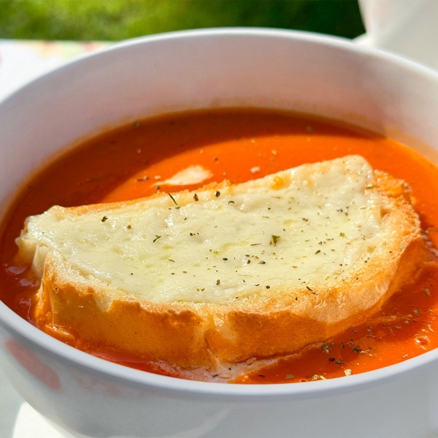 Zupa pomidorowa ze świeżych pomidorów