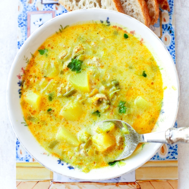 Zupa porowa z mielonym mięsem i ziemniakami