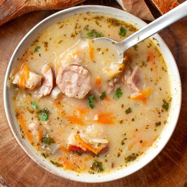 Żurek z tartymi warzywami