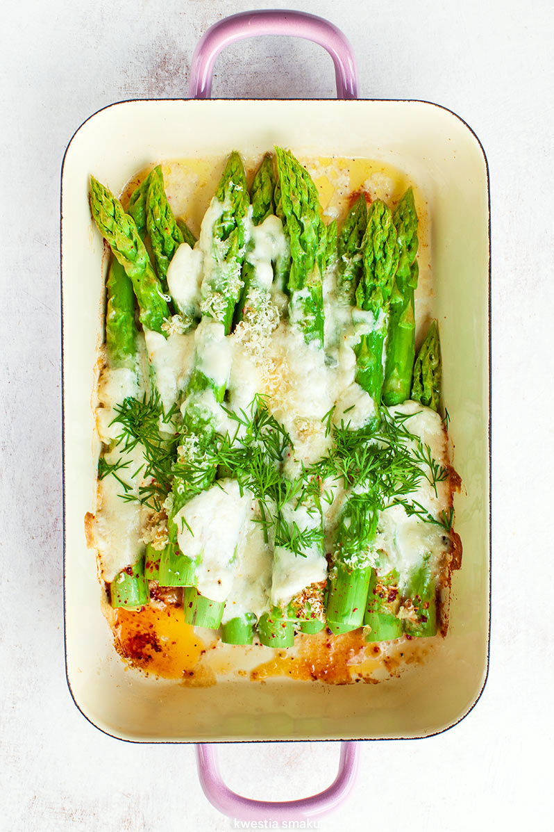Szparagi zapiekane z sosem serowym z gorgonzolą