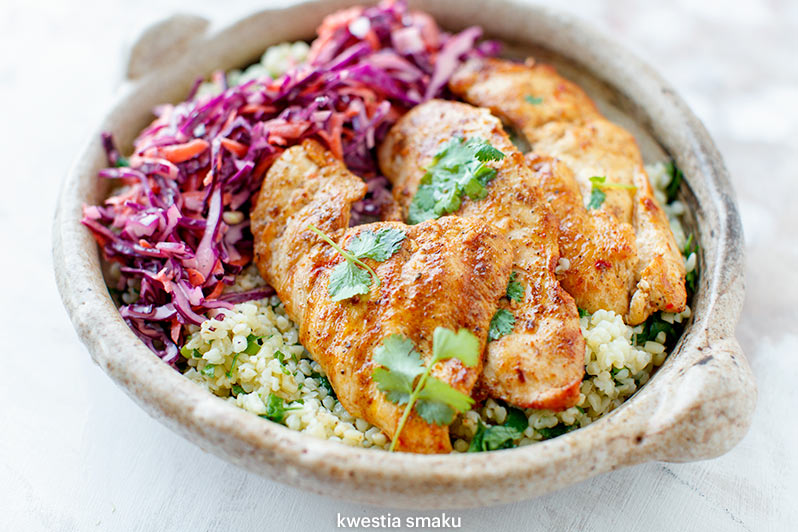 Zestaw lunchowy z grillowanym kurczakiem i tabbouleh